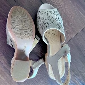 Clarks Women’s sandals, size 8, light brown